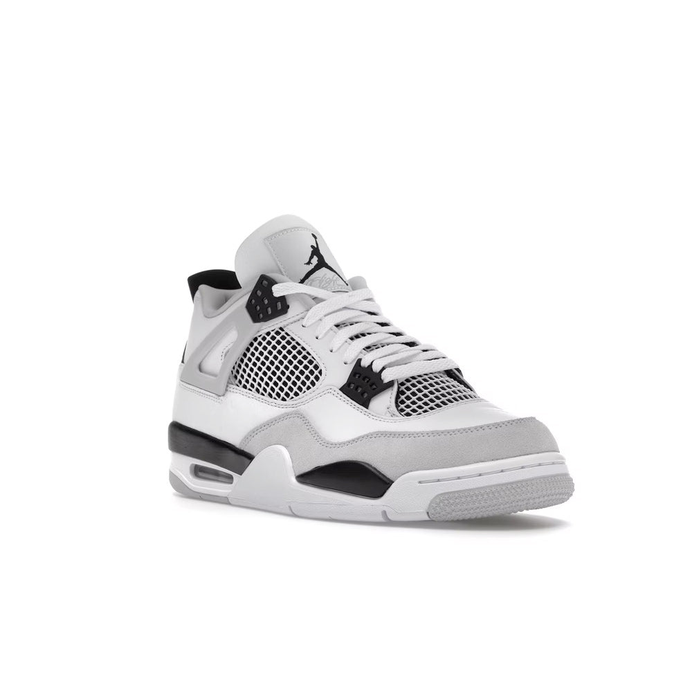 https://www.mai-senza.com/cdn/shop/products/Nike-Jordan4MilitaryBlack2.jpg?v=1655454344&width=1500